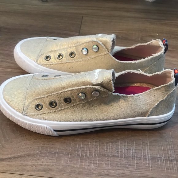 New 6.5 Woman’s slip on sugar shoes - Picture 2 of 6